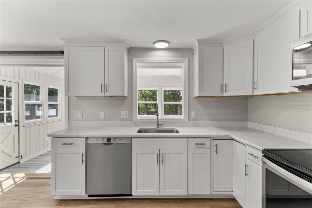 37 Roxanne Sq.
