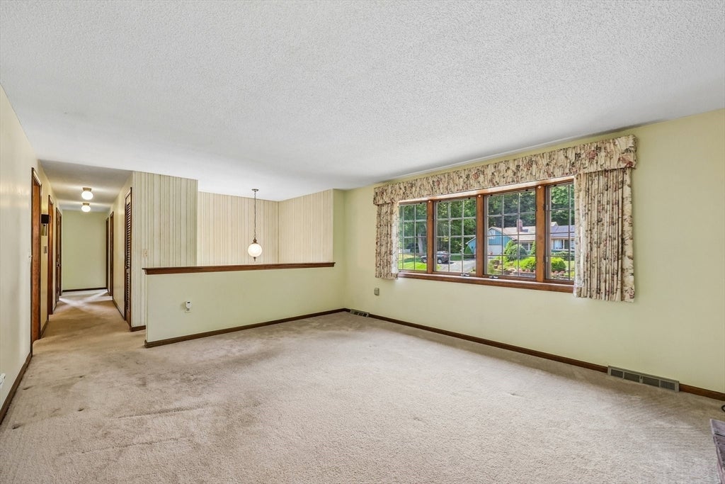 60 Forest Hill Rd, Agawam, MA, 60 Forest Hill Rd, Agawam, MA Photo #4