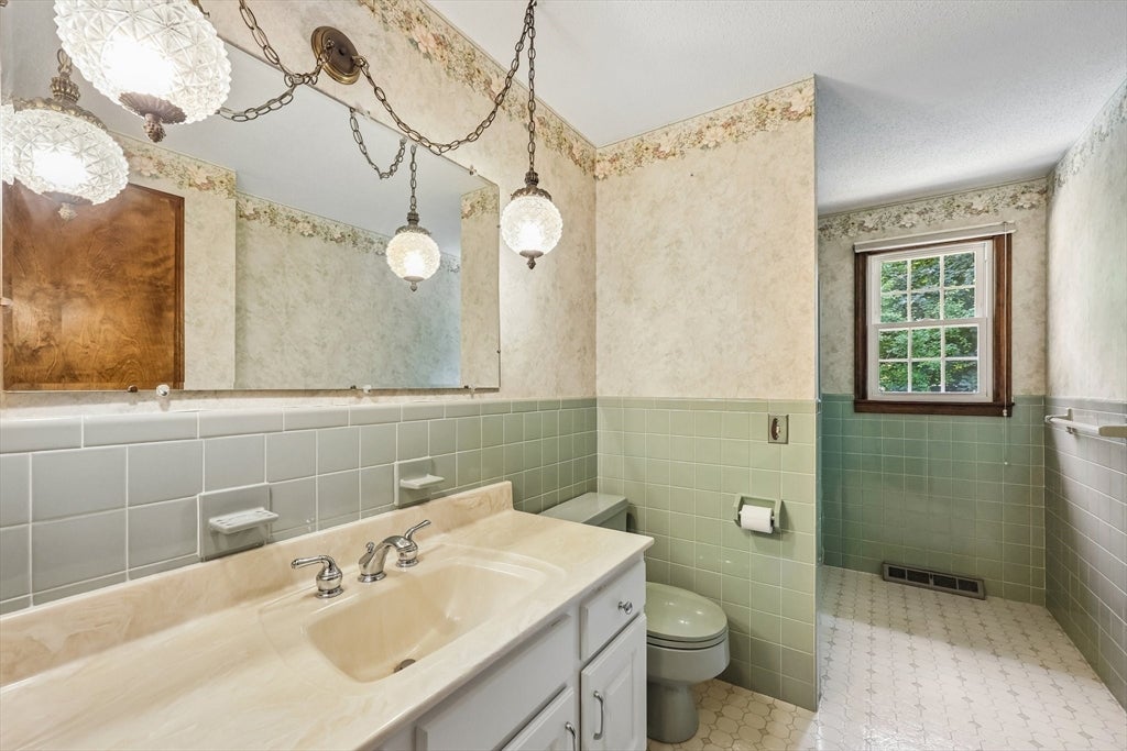 60 Forest Hill Rd, Agawam, MA, 60 Forest Hill Rd, Agawam, MA Photo #7