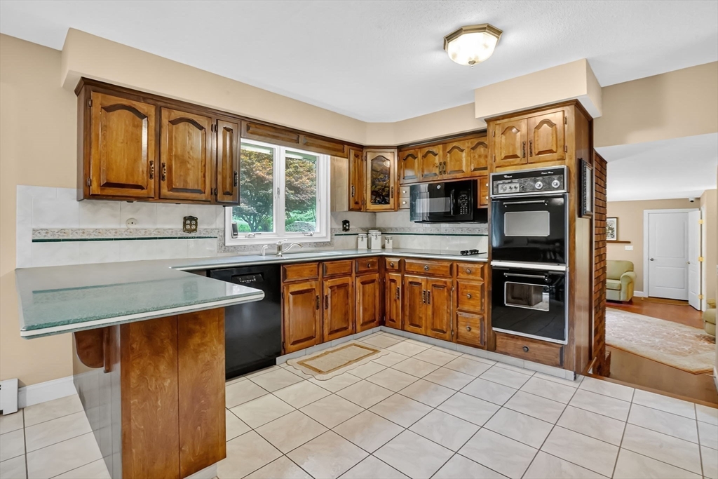 10 Forest St