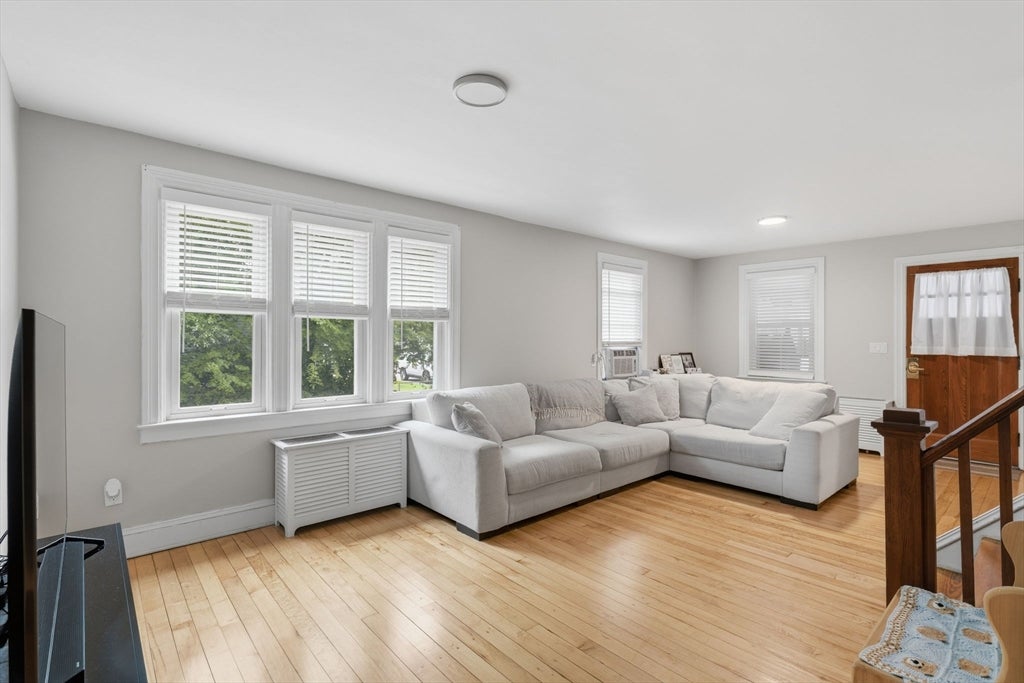 16 Beechcrest St, Warwick, RI, 16 Beechcrest St, Warwick, RI Photo #5
