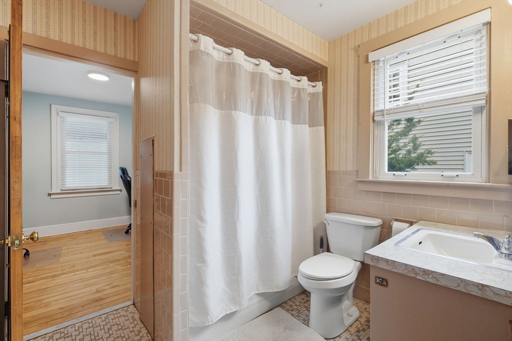 16 Beechcrest St, Warwick, RI, 16 Beechcrest St, Warwick, RI Photo #12