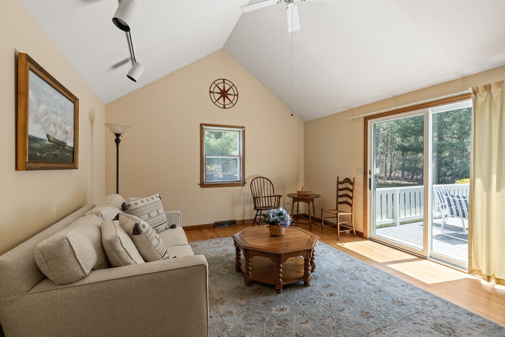 12 Pine Cone Ln