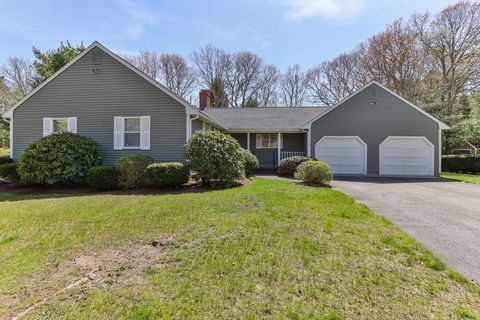12 Pine Cone Ln Falmouth MA 02536
