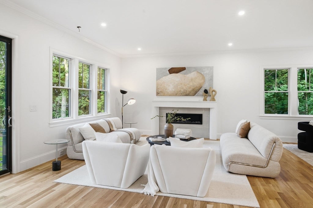 60 Rear Lynnbrook Rd