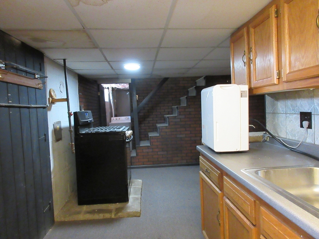 6 Bristol St, Lowell, MA Photo #33