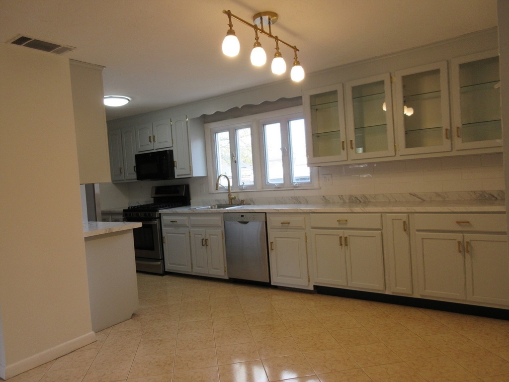 6 Bristol St, Lowell, MA Photo #3