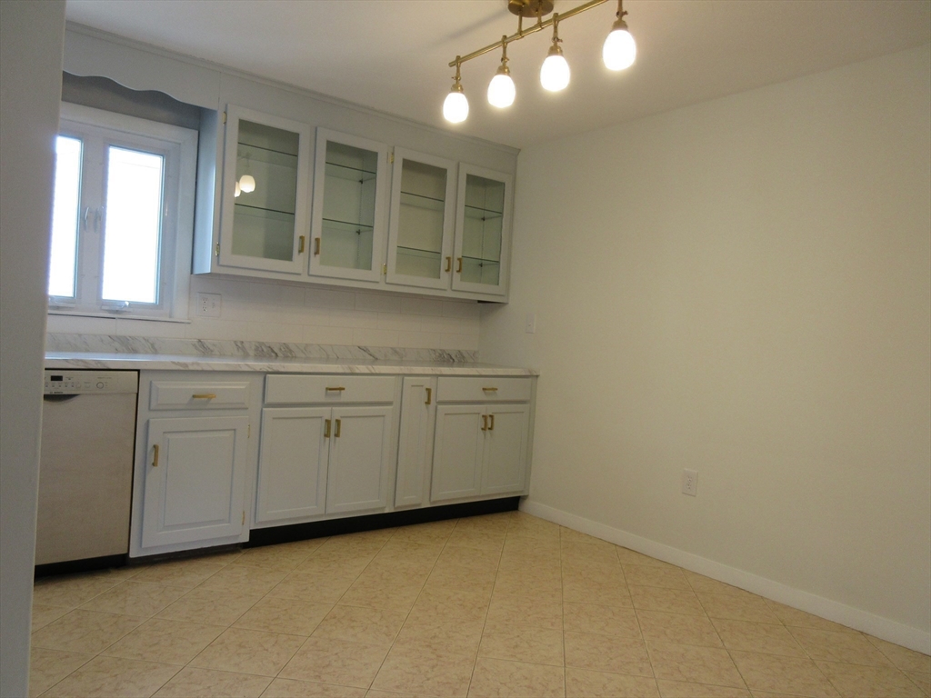 6 Bristol St, Lowell, MA Photo #24