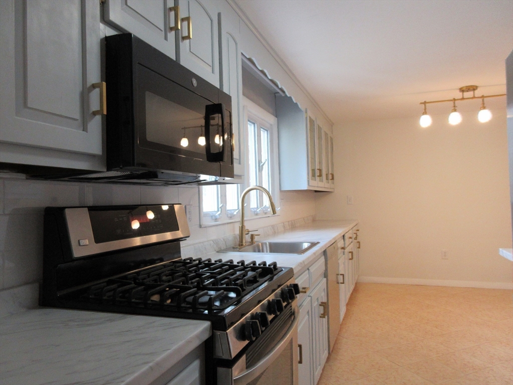 6 Bristol St, Lowell, MA Photo #9