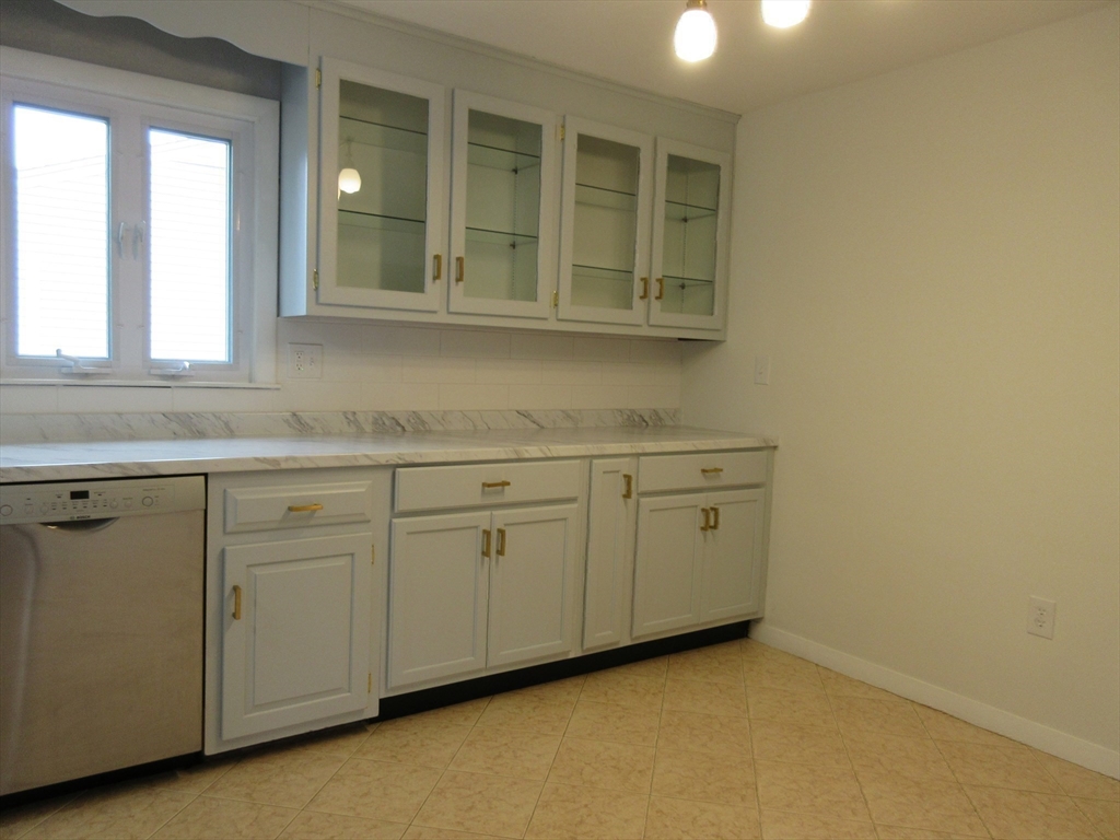 6 Bristol St, Lowell, MA Photo #14