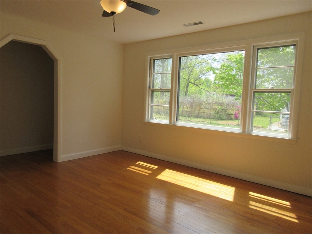6 Bristol St, Lowell, MA Photo #19