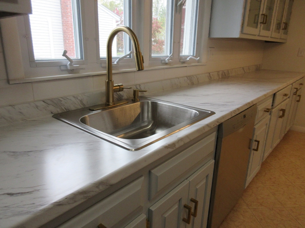 6 Bristol St, Lowell, MA Photo #12