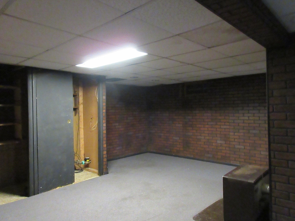 6 Bristol St, Lowell, MA Photo #32