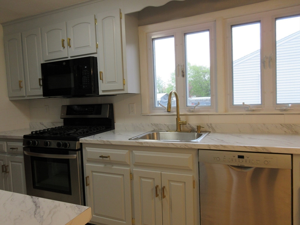 6 Bristol St, Lowell, MA Photo #25