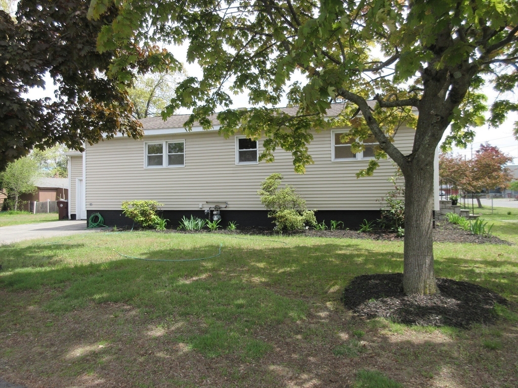 6 Bristol St, Lowell, MA Photo #28