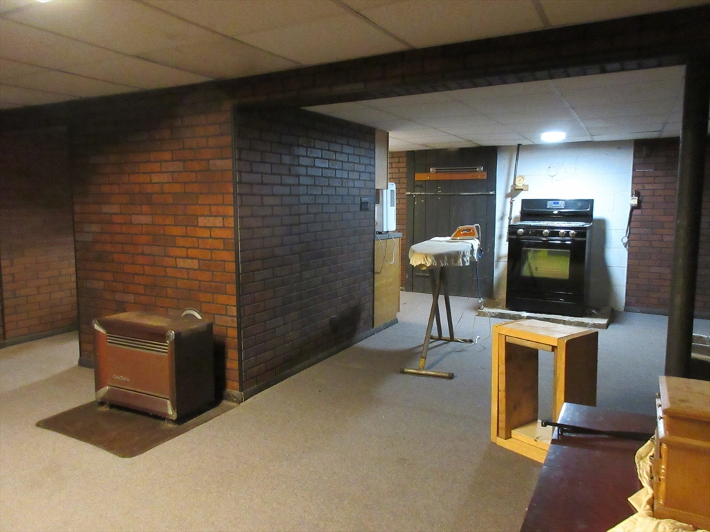 6 Bristol St, Lowell, MA Photo #34
