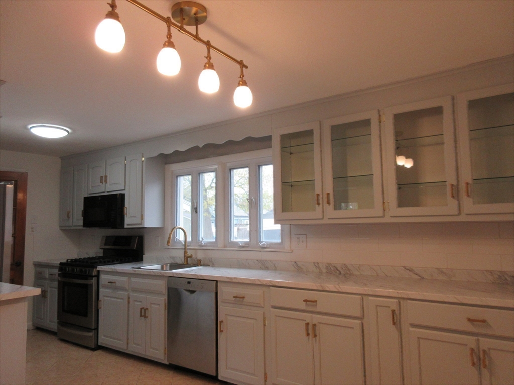 6 Bristol St, Lowell, MA Photo #15