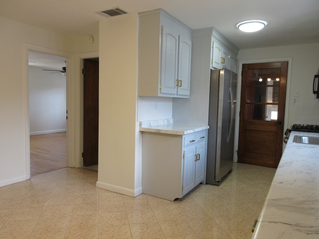 6 Bristol St, Lowell, MA Photo #10