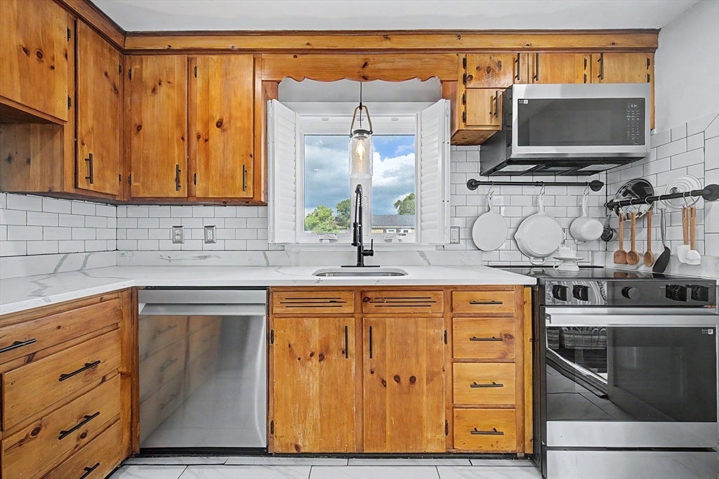 26 Westside Ave, North Attleboro, MA, 26 Westside Ave, North Attleboro, MA Photo #15
