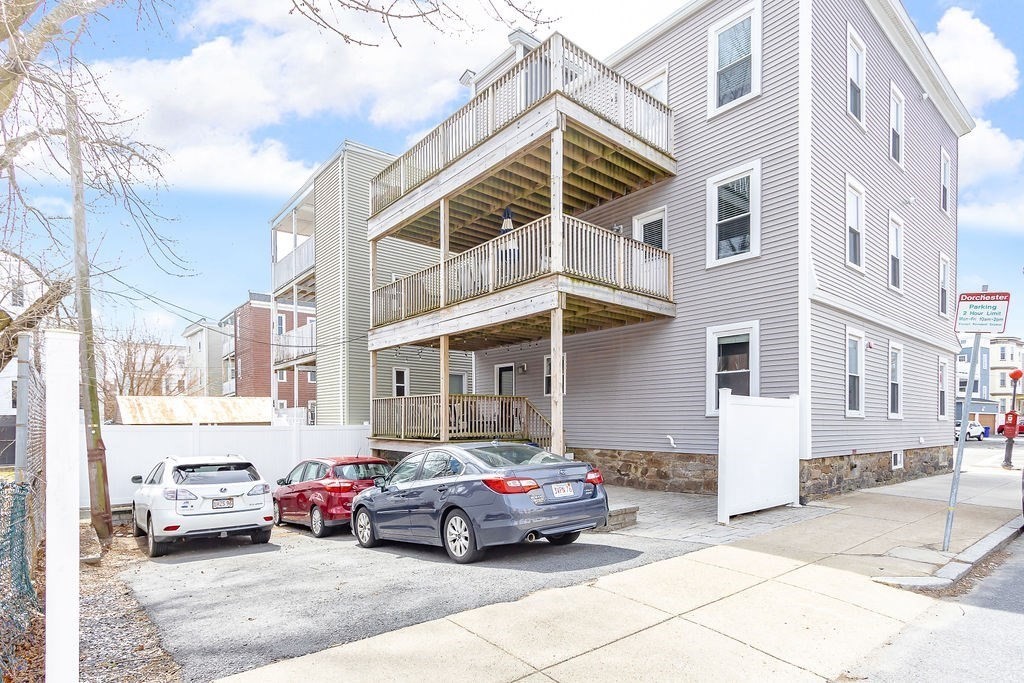 Boston, Massachusetts 02125, United States, 4 Bedrooms Bedrooms, ,2 BathroomsBathrooms,Residential,Active,86339