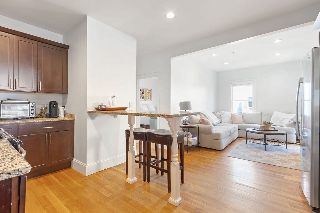 Boston, Massachusetts 02125, United States, 4 Bedrooms Bedrooms, ,2 BathroomsBathrooms,Residential,Active,86339