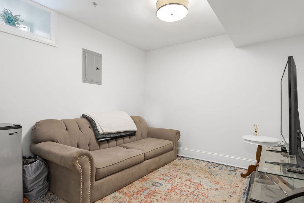 Boston, Massachusetts 02125, United States, 4 Bedrooms Bedrooms, ,2 BathroomsBathrooms,Residential,Active,86339