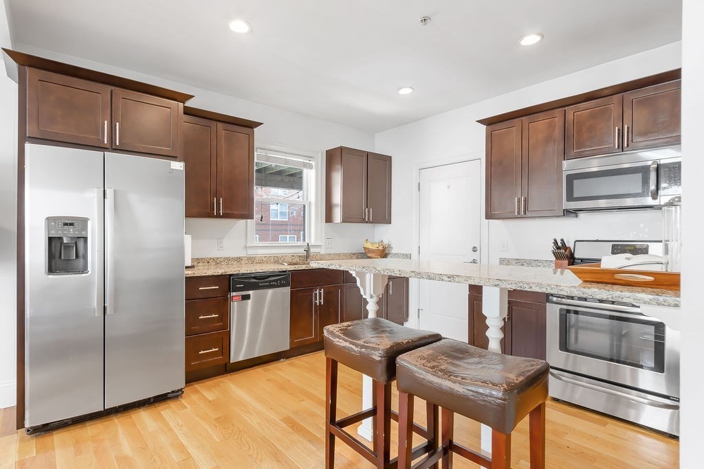 Boston, Massachusetts 02125, United States, 4 Bedrooms Bedrooms, ,2 BathroomsBathrooms,Residential,Active,86339