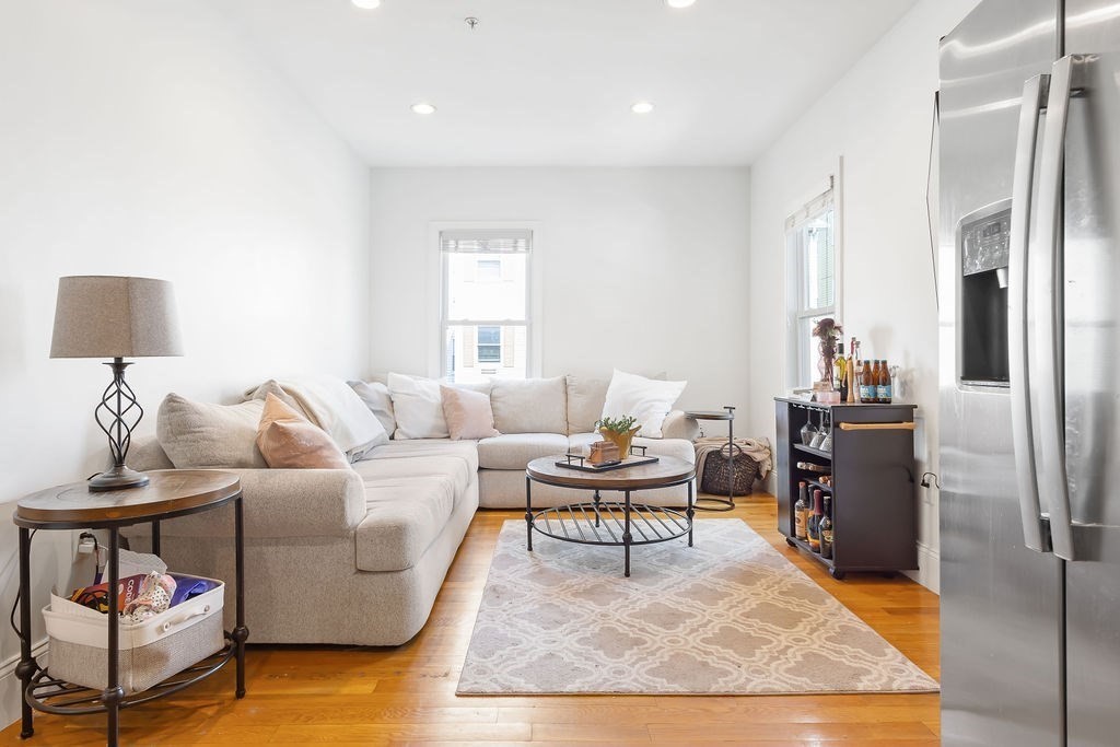 Boston, Massachusetts 02125, United States, 4 Bedrooms Bedrooms, ,2 BathroomsBathrooms,Residential,Active,86339