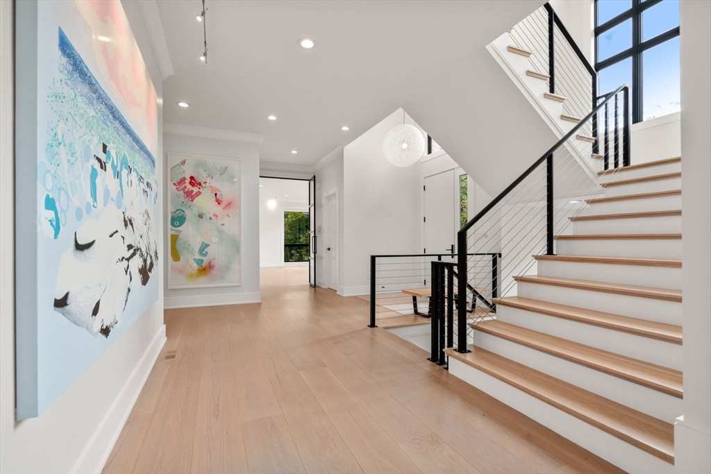 61 Lakeview Ave
