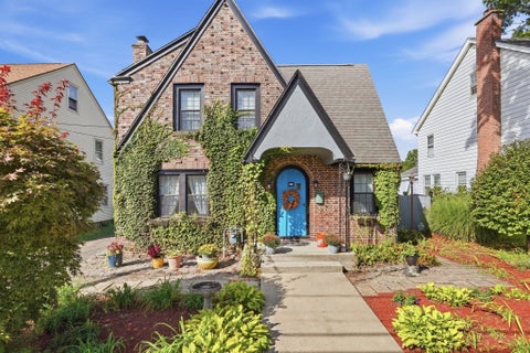 Photo of 104 Wayne St, Springfield, MA 01118 (MLS # 73581737)