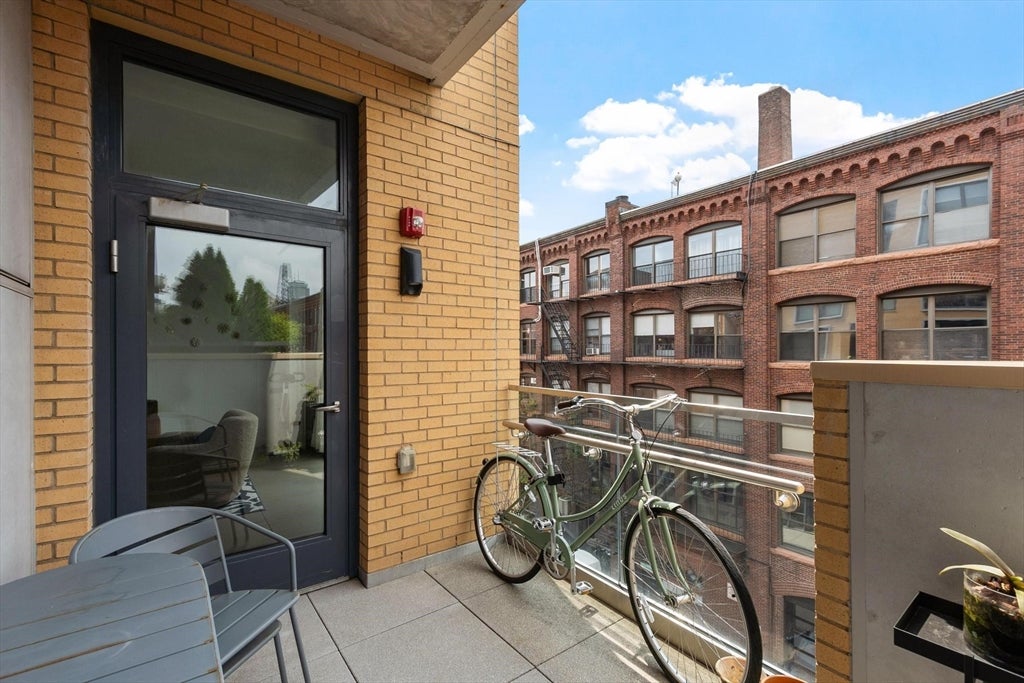 88 Wareham St 401