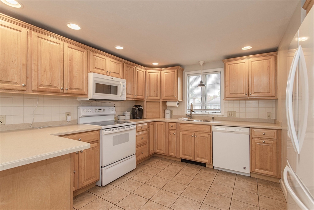 28 Nevens Circle, Rockland, MA Photo #8