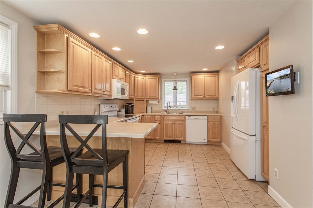 28 Nevens Circle, Rockland, MA Photo #14