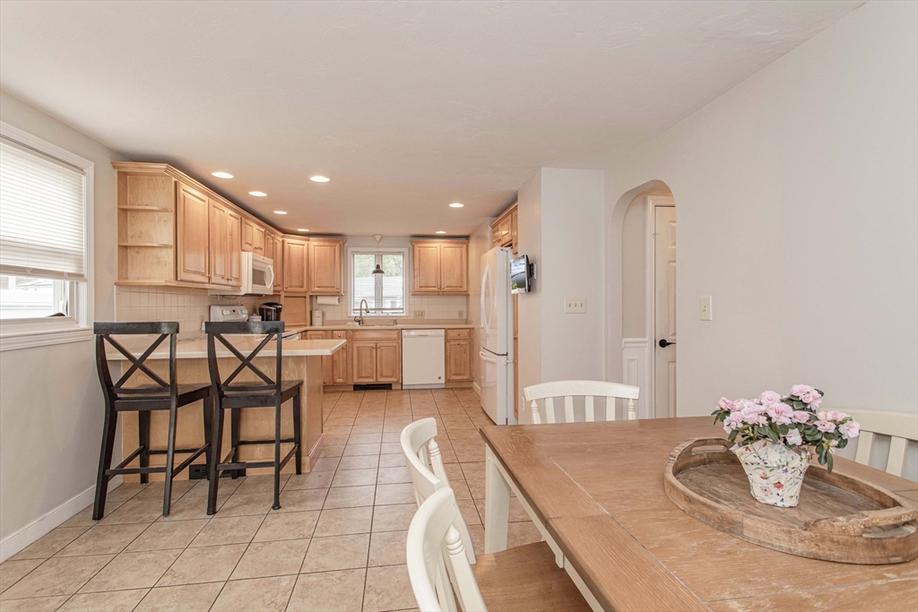 28 Nevens Circle, Rockland, MA Photo #7