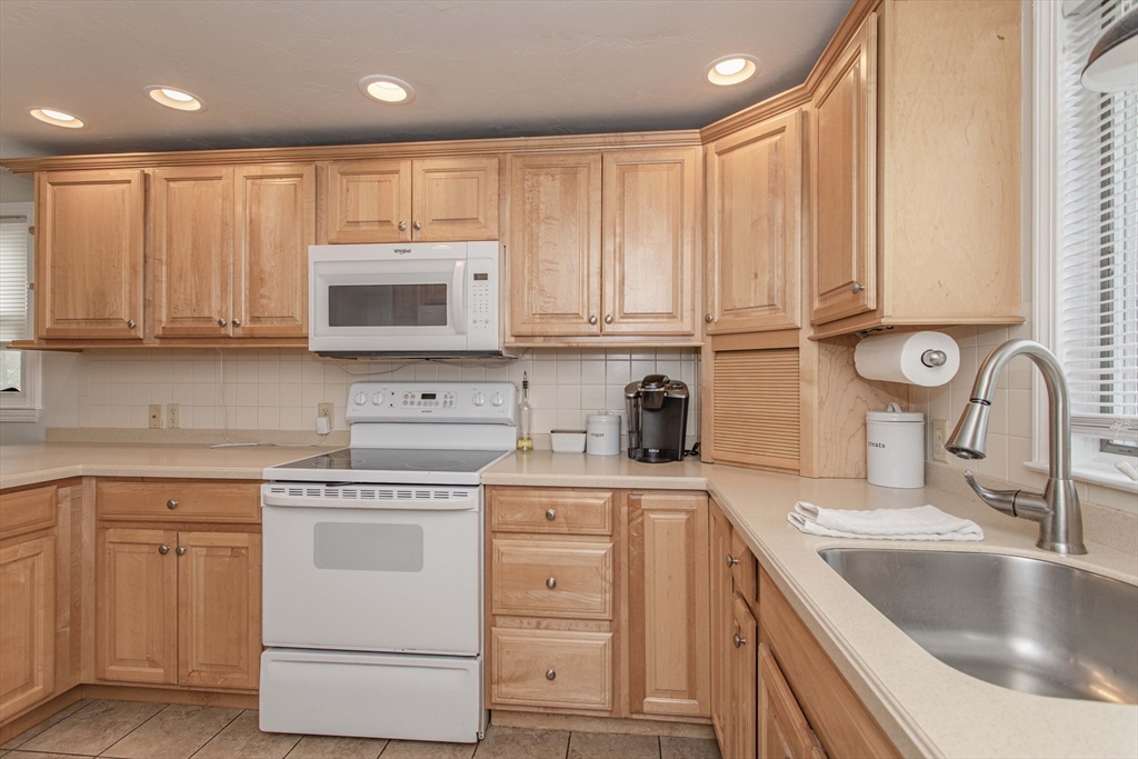 28 Nevens Circle, Rockland, MA Photo #12