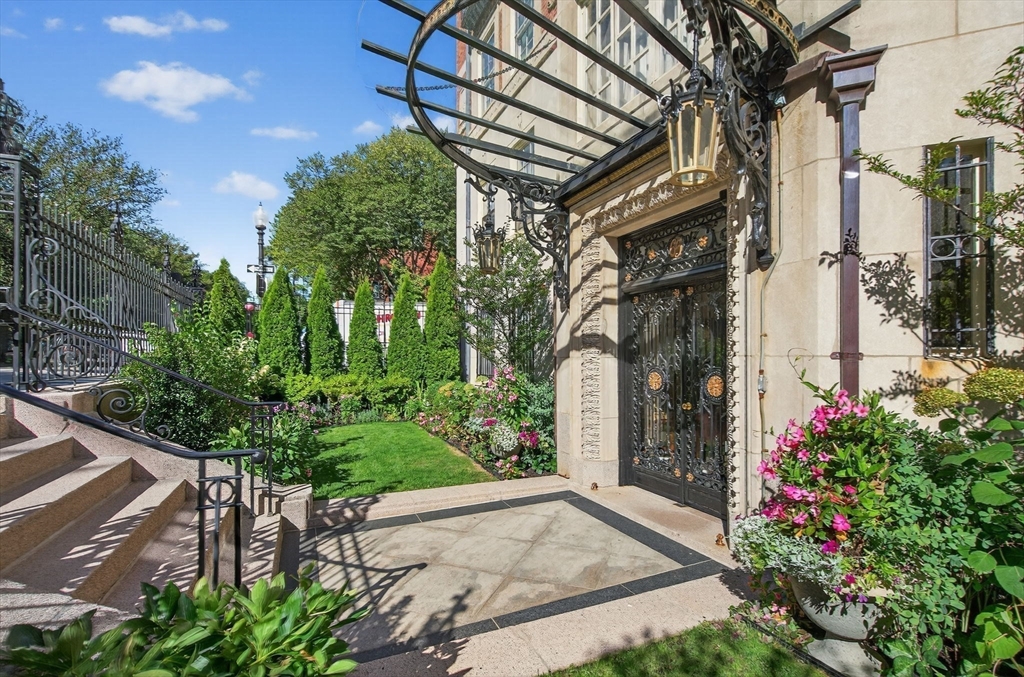 65 Commonwealth Ave 8B