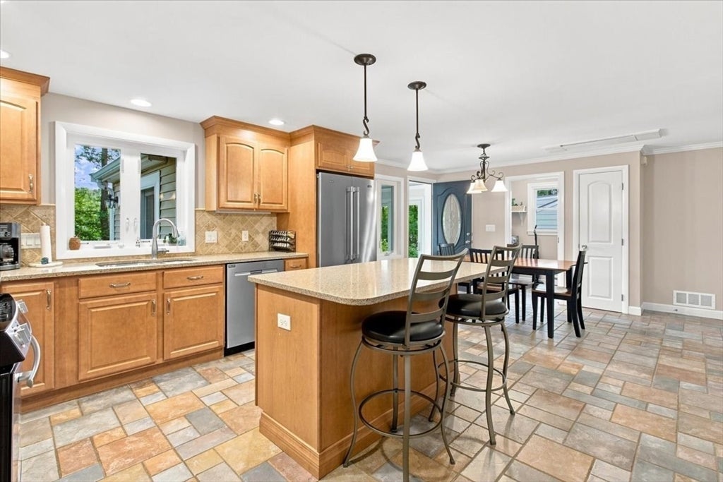 113 Pincushion Rd, Framingham, MA Photo #3