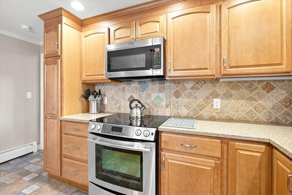 113 Pincushion Rd, Framingham, MA Photo #5
