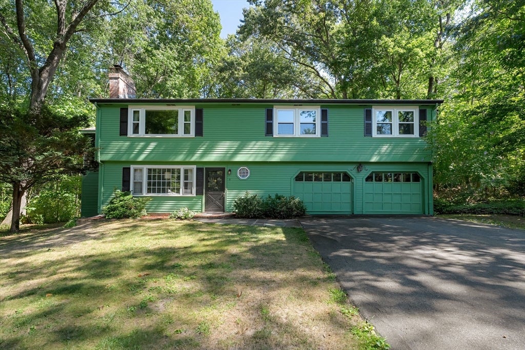 Photo of 8 Dana Rd, Bedford, MA