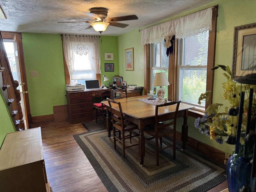 260-1/2 Davis St