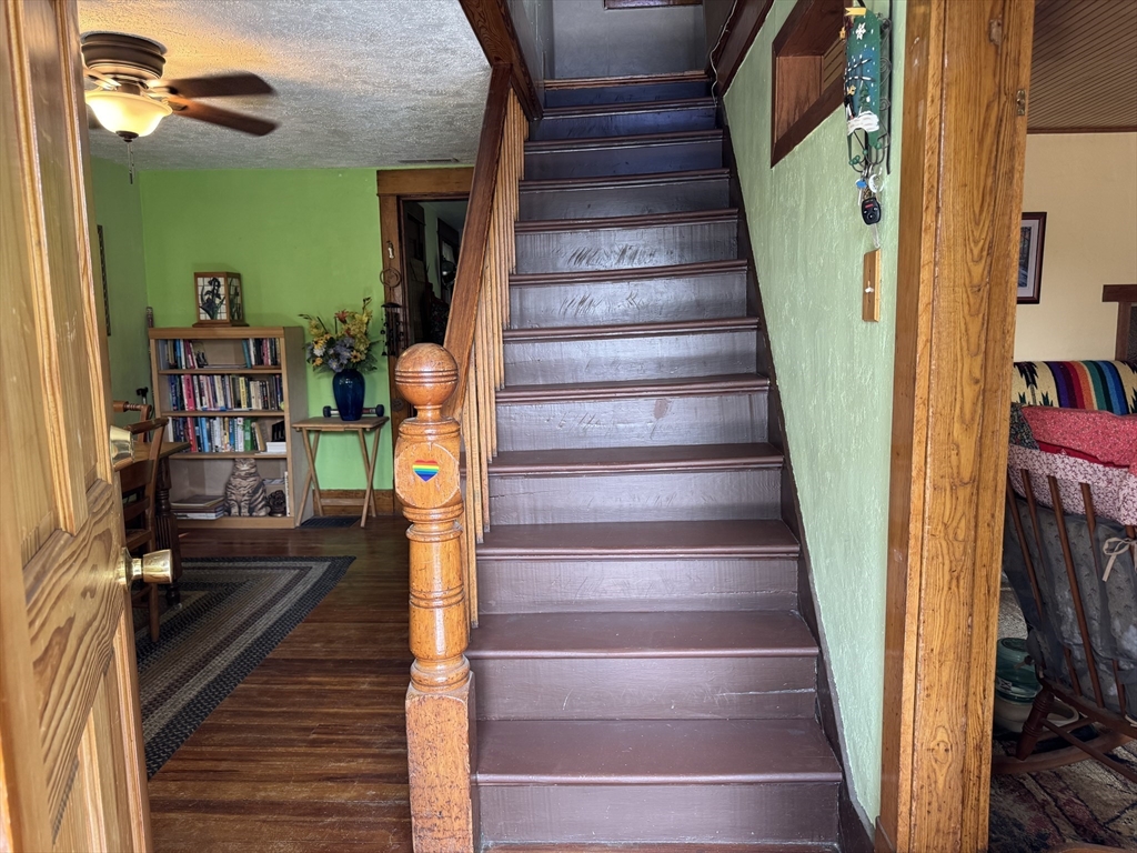 260-1/2 Davis St