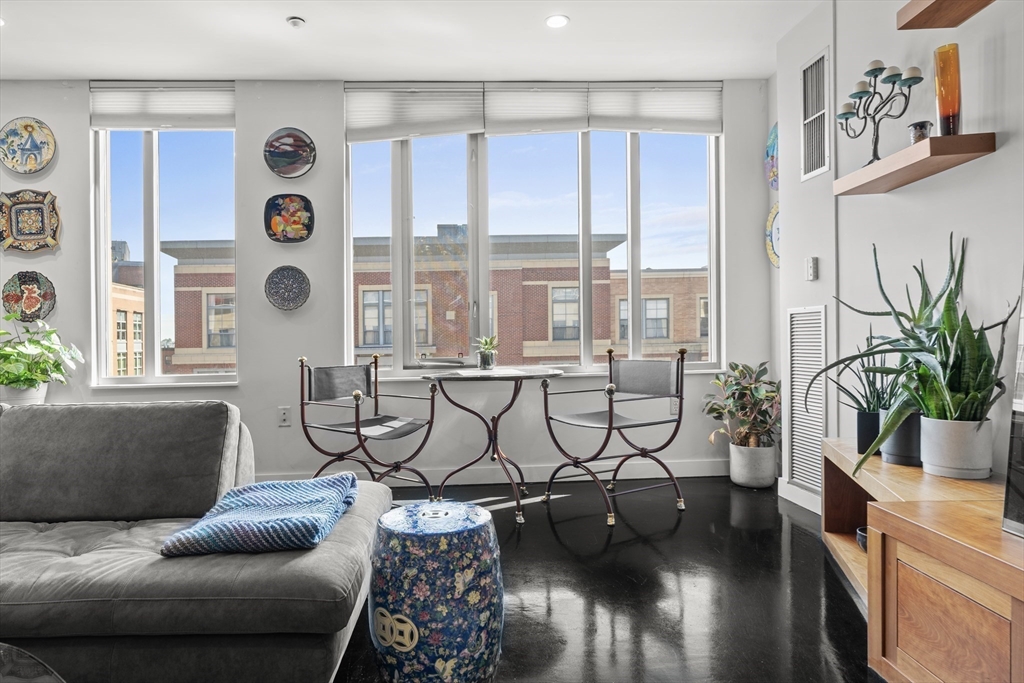 1313 Washington St 605