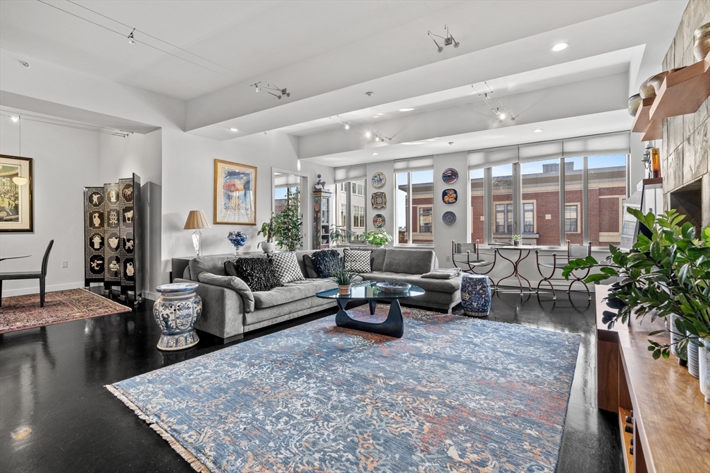 1313 Washington St 605