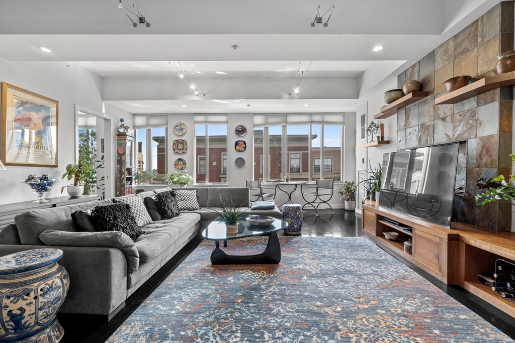 1313 Washington St 605