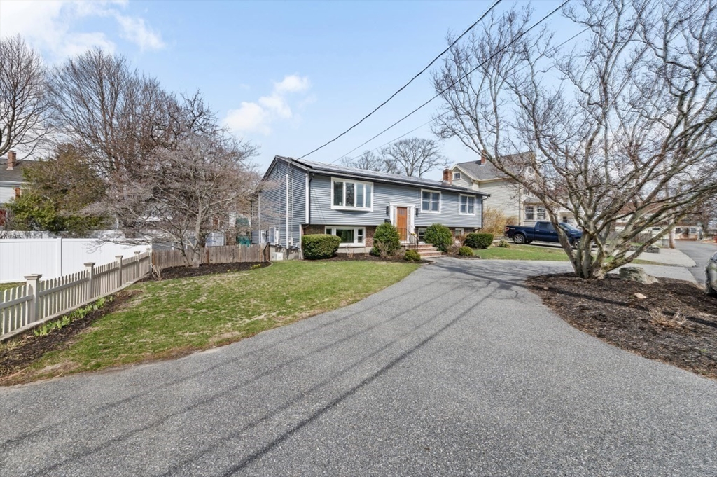 Woburn, Massachusetts 01801, United States, 4 Bedrooms Bedrooms, ,2 BathroomsBathrooms,Residential,Pending,105871