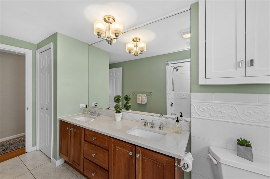 Woburn, Massachusetts 01801, United States, 4 Bedrooms Bedrooms, ,2 BathroomsBathrooms,Residential,Pending,105871