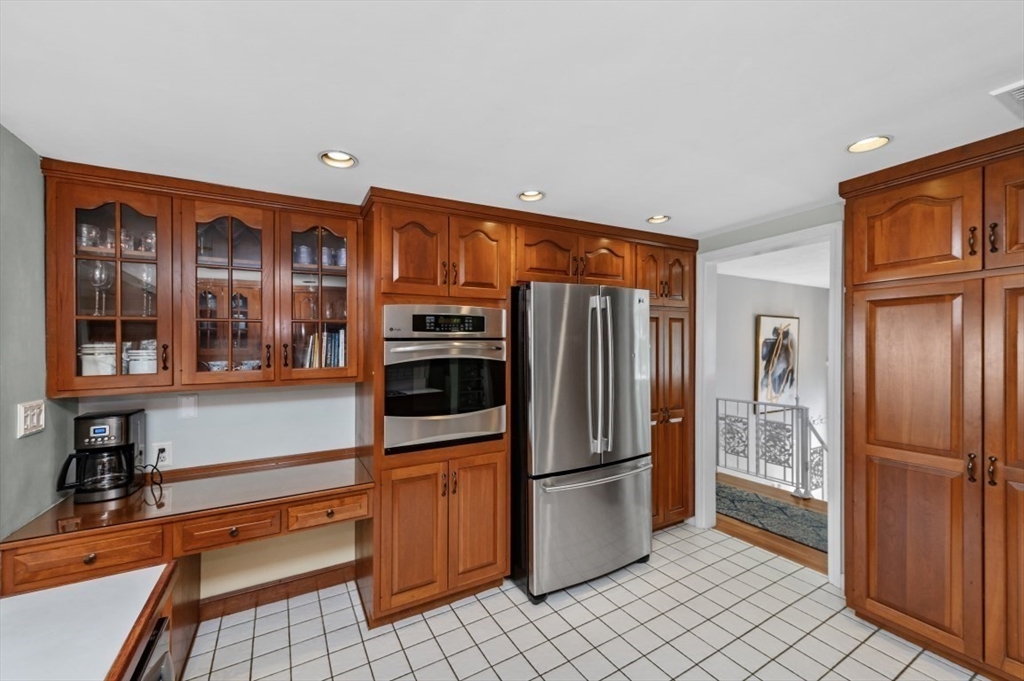 Woburn, Massachusetts 01801, United States, 4 Bedrooms Bedrooms, ,2 BathroomsBathrooms,Residential,Pending,105871