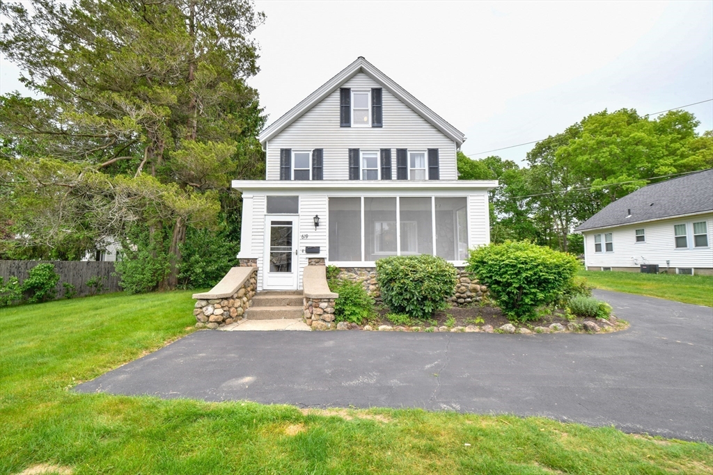 619 N Main St