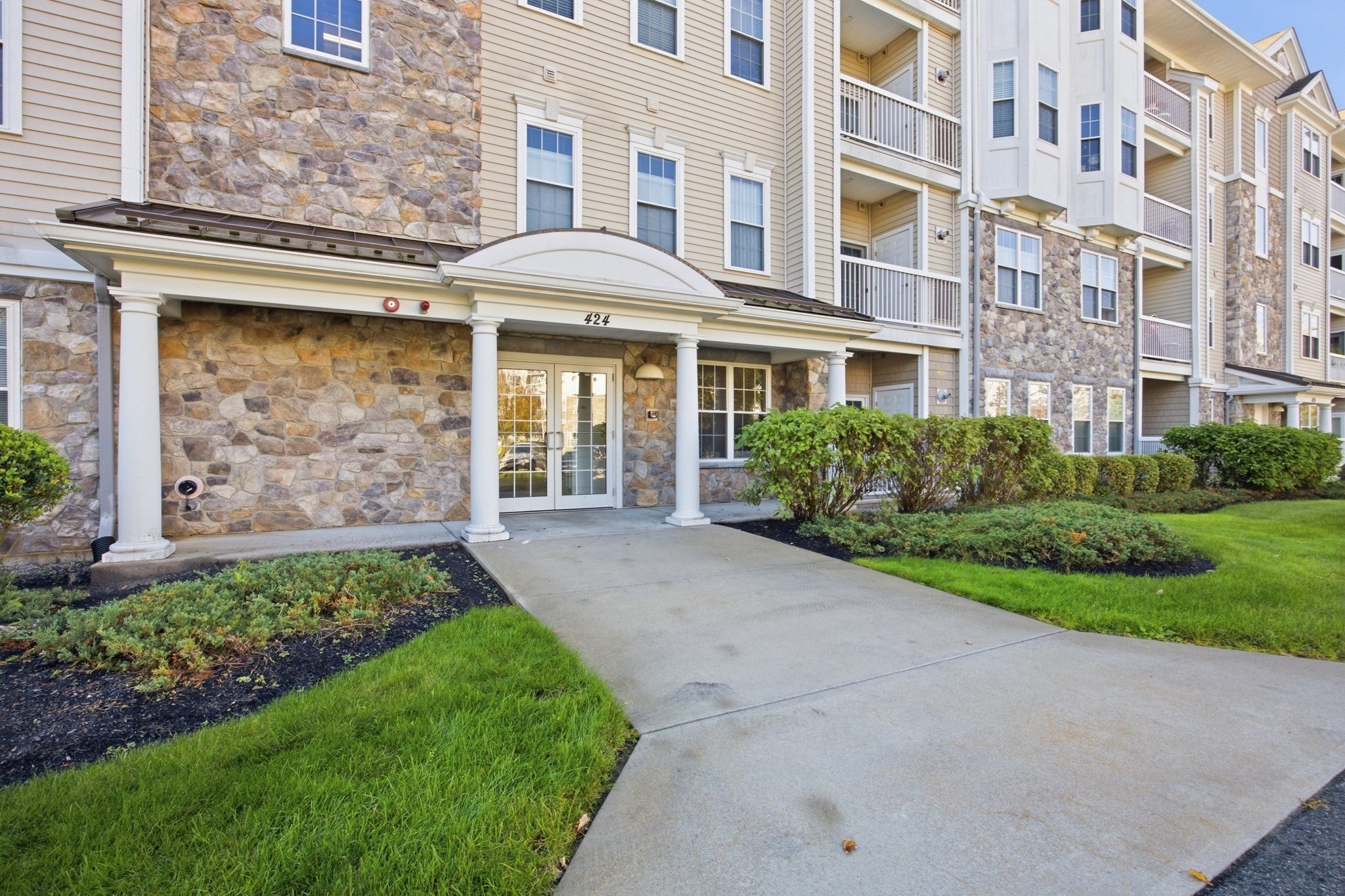 Photo of 424 John Mahar Hwy, Braintree, MA