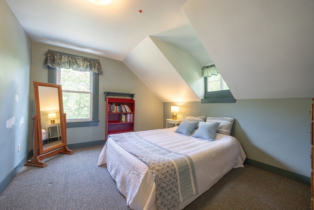 Plainville, Massachusetts 02762, United States, 4 Bedrooms Bedrooms, ,2 BathroomsBathrooms,Residential,Active,163581